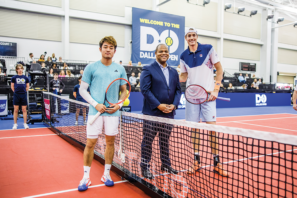 Dallas Mayor, Eric Johnson, performed the coin toss for a Dallas Open match between John Isner and Wu Yibing | Photo Courtesy Alex Smith